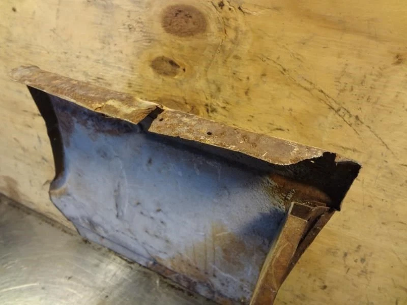 Panel de conexión del guardabarros inferior delantero del conductor para AMC Ambassador 1965 Foto 3 de 4