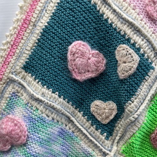 Handmade Crochet Knit Baby Blanket Throw Pram Cover Heart Applique Homemade - Picture 5 of 10