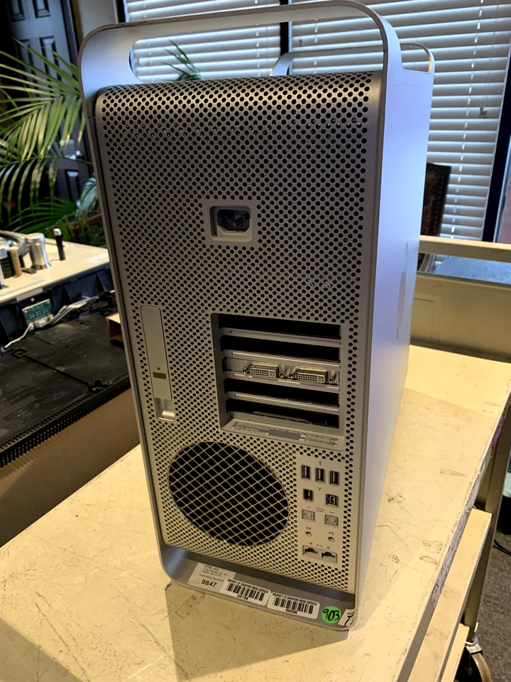 Apple Mac Pro - Dual Xeon 2.66ghz, 2 core - Image 2 of 3