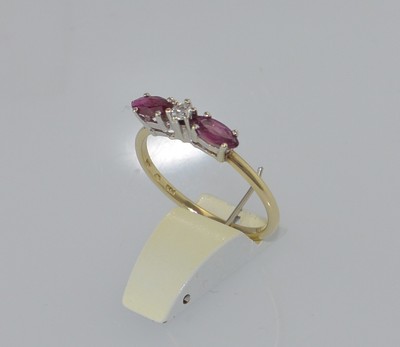 Ring - Yellow Gold 333 8 Carat - with ''Diamond'' & 2 Rubies (50 (15.9mm Dia)