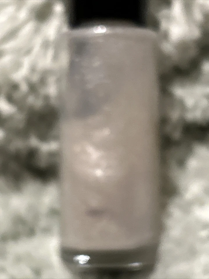 Nuevo esmalte de uñas Nailtini 0,25 fl oz llama azul es un tono perla blanco Foto 4 de 4