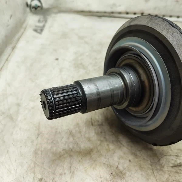 Eixo traseiro direito do passageiro 2015-16 Mercedes-Benz C300 AWD 205-350-96-08 fabricante de equipamento original - Imagem 4 de 4