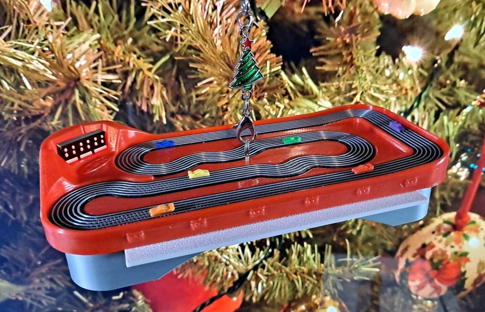 Adorno de Navidad Aurora Slot Cars Tubbie Track - ¡Disponible en 3 Colores Retro! Foto 3 de 4