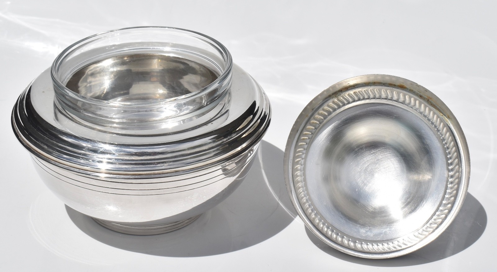 Vtg 4 Piece Silver Plate Caviar Serving Bowl With Glass Dish Insert, Fish Finial