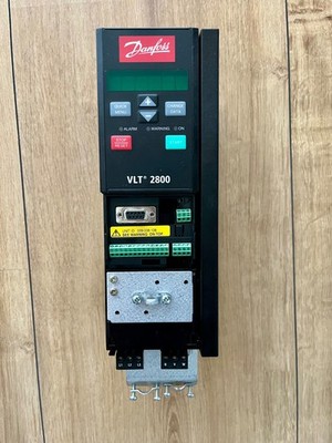 Danfoss VLT2800 Frequenzumrichter VLT2830PT4B20STR1DBF00A00 (195N1063)