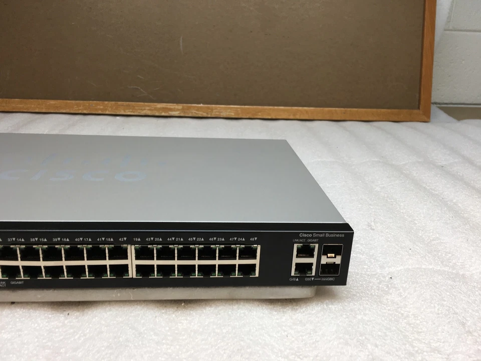 Cisco SG 200-50 SLM2048T V02 50-Port Gigabit Ethernet Smart Switch No PWR Cable - Image 3 of 4