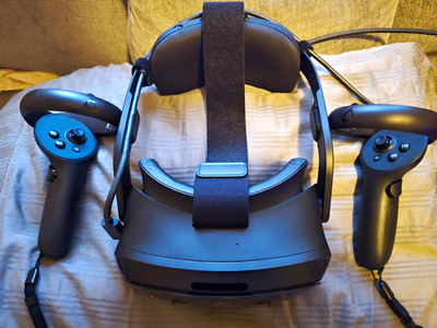 VIVE Vision Focus w/ VIVE Facial Tracker + Controllers + PC Link Cable Set