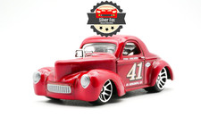 Modellino auto da collezione 1941 Willys Coupe Racing Borgogna scala 1:64 pressofuso