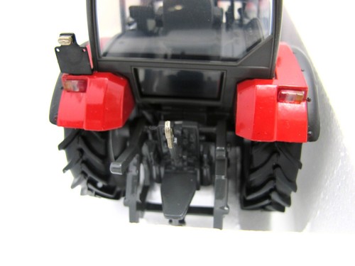 Universal Hobbies 1/32 Kirovets 3180 ATM Tractor - Boxed - (2433) - Picture 15 of 16