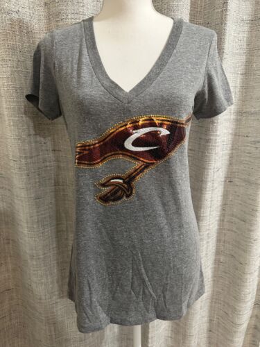 NWT Cleveland Cavaliers women's v-neck shirt size L