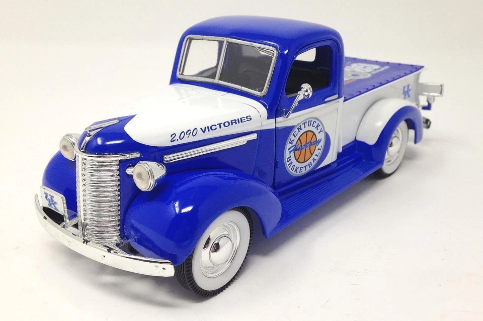 UK Kentucky Wildcats 1939 Chevrolet Pickup Limited Edition of 252 Diecast Bank - Image 2 of 4