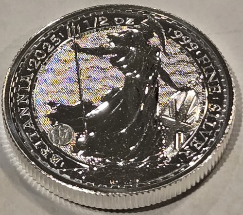 2025 £1 Silver British Britannia 1/2 oz Ultra Rare, First Issue Since 2019 - Picture 3 of 18