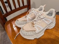 G by GUESS GBG Los Angeles Women's Beige White Logo Lace Up Sneakers