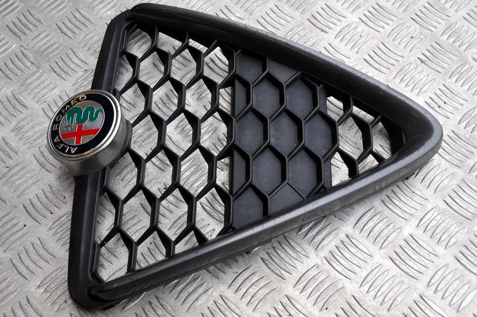 Parrilla delantera Alfa Romeo Giulietta Facelift 2016-2020 156109980 con placa Foto 3 de 4