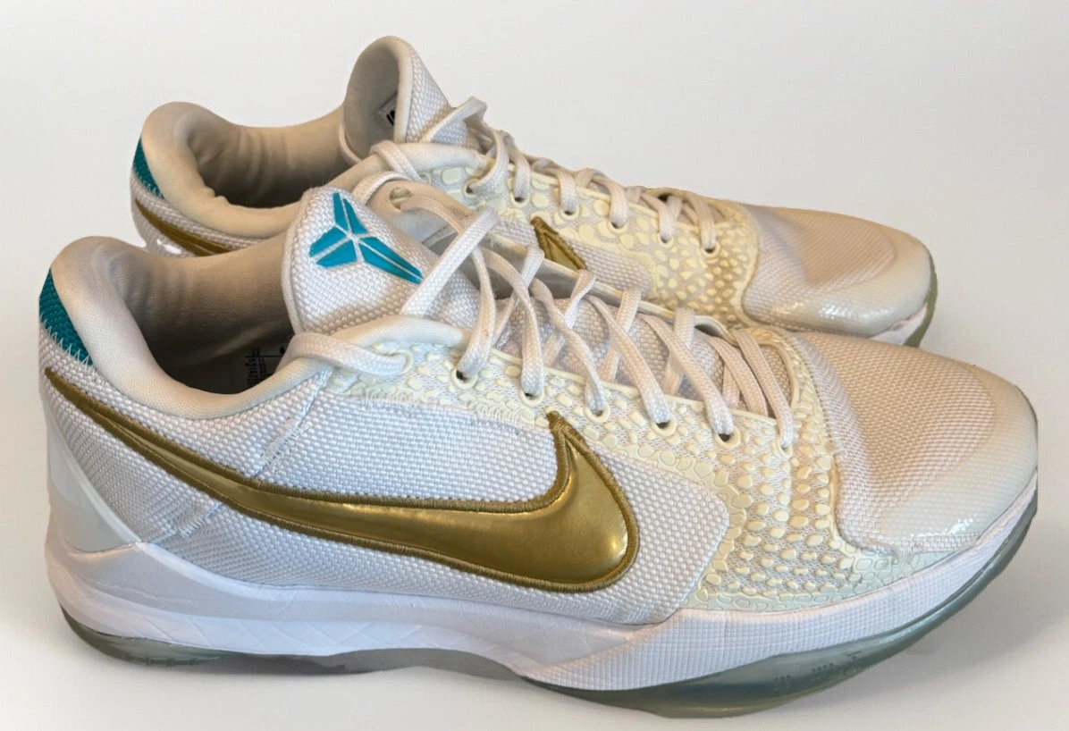 Preços baixos em Nike Undefeated x Zoom Kobe 5 Protro What If Pack
