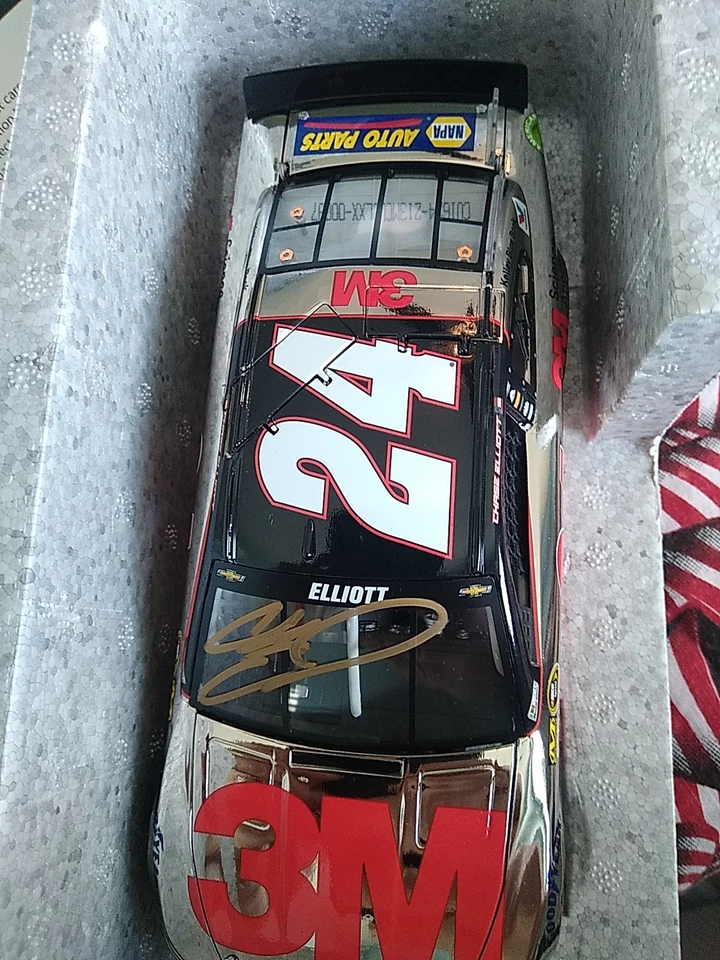 Chase Elliott Firmado 2016 #24 3M 2/24 Lionel Diecast. Color Cromo 1 de 108 Foto 3 de 4