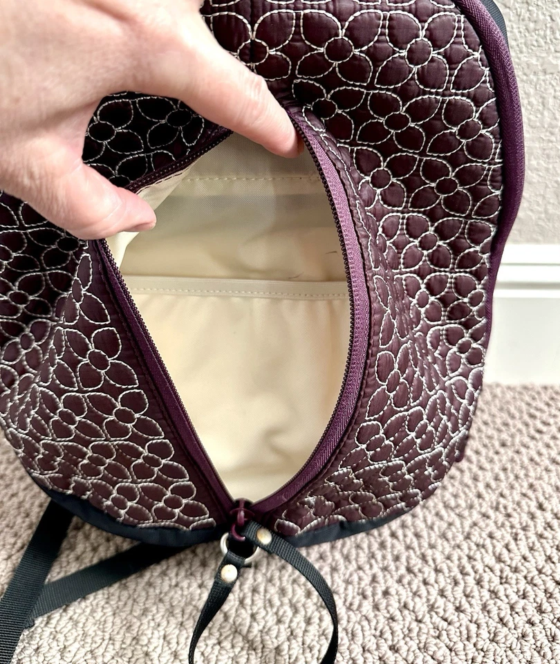 Mochila Sherpani Access LE preta borgonha roxa acolchoada floral bolsa de viagem - Imagem 3 de 4