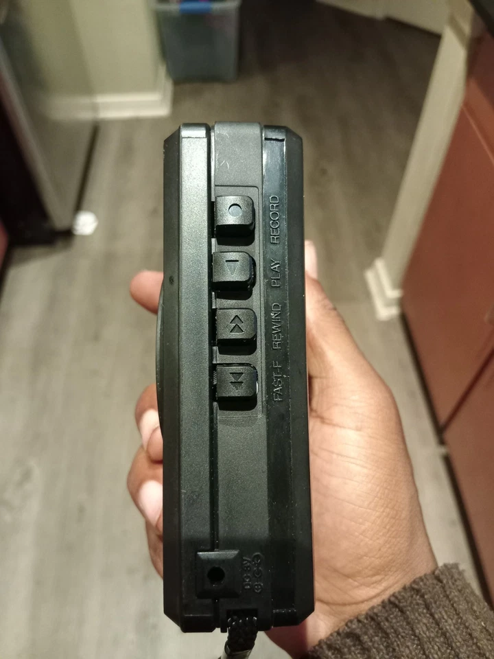 Grabadora de cinta de casete compacta Realistic Minisette 19 modelo 14-1054A Foto 2 de 4