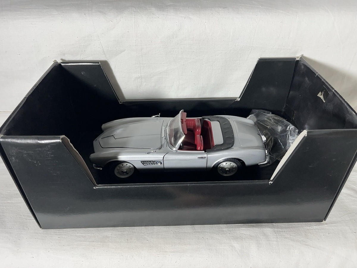 Revell 1/18 Scale Die Cast Model BMW 507 Cabriolet & Soft Revell 1/18 Scale Die Cast Model BMW 507 Cabriolet & Soft