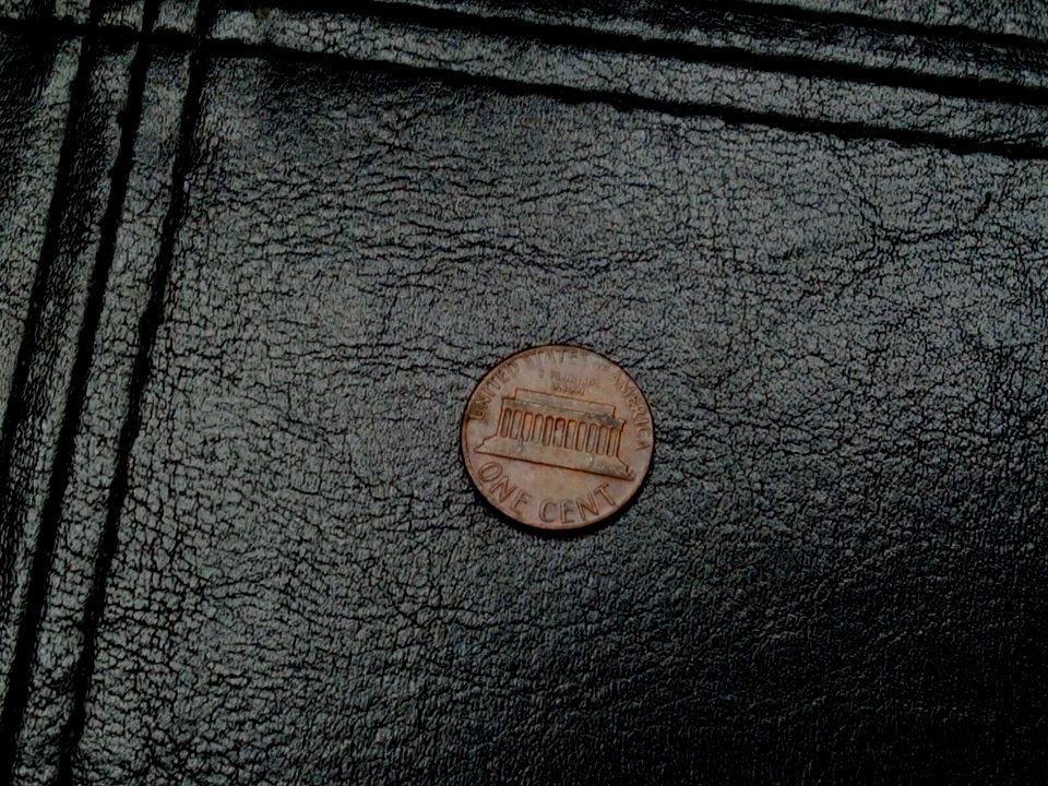 1984 D About Uncirculated Copper Lincoln Red Brown Toned 1c Penny  - Image 2 of 4