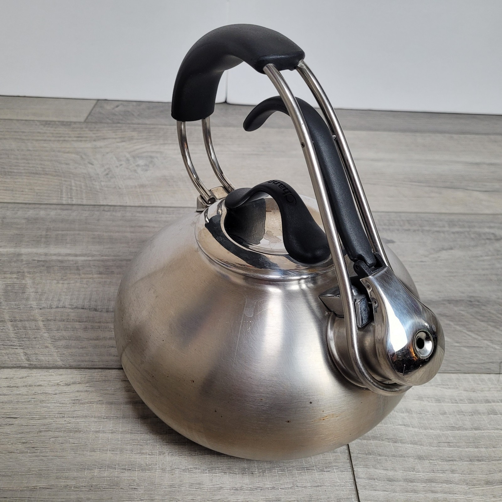 Chantal SL37-LOOP BRS Whistling Tea Kettle 1.8 Qt Brushed 18/10 Stainless Steel