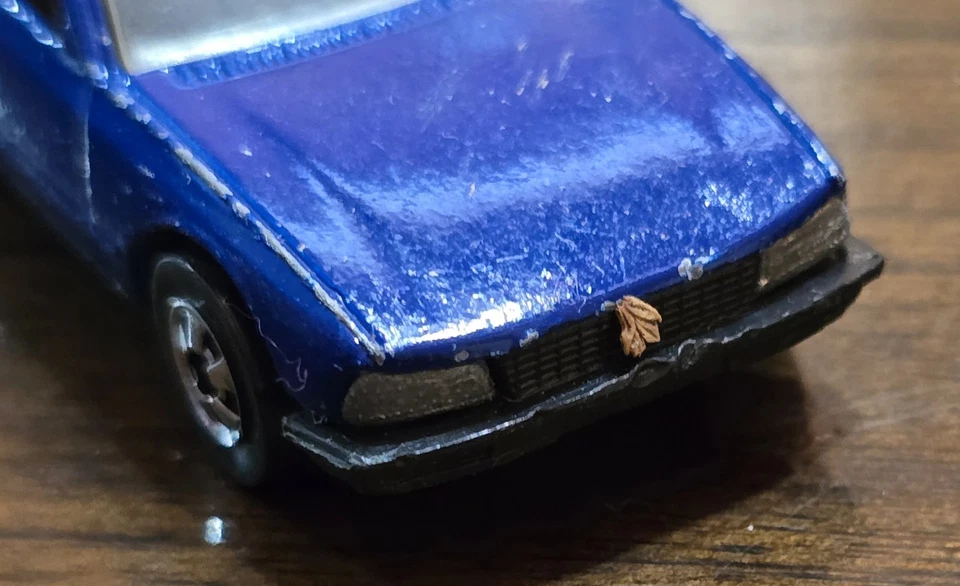 Peugeot 505 1982 3" vintage Hot Wheels 1:64 azul oscuro paredes negras Hongk coche suelto Foto 2 de 4
