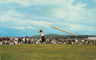 Tossing the Caber Highland Games um 1970 Postkarte (G855)