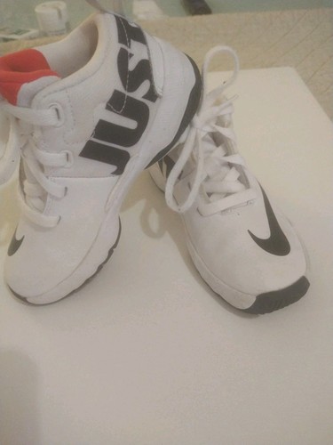 Nike Kids Team Hustle White/Black/Red Sneaker Size 12C - Picture 8 of 12