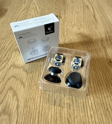 GuliKit TMR-Joysticks mit Stick-Kappen für PS5 Controller Neu & OVP