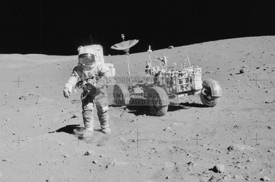 APOLLO 15 COMMANDER DAVE SCOTT WITH LUNAR ROVER ON MOON 1971 4X6 POSTCARD PHOTO