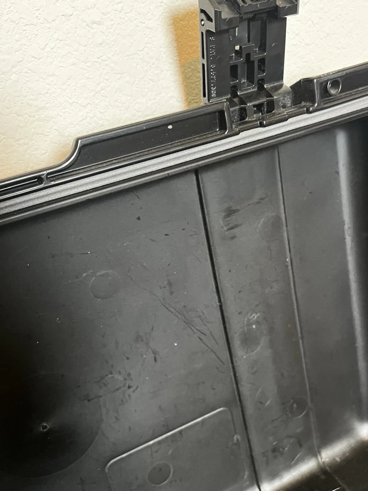 Pelican iM2500 Storm 硬质保护壳带随身手柄和车轮 — 第 3/4 张图片