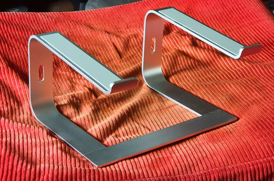 Подставка для ноутбука OMOTON 11-16 дюймов съемное крепление алюминиевый держатель для стола серебристая - Изображение 2 из 4