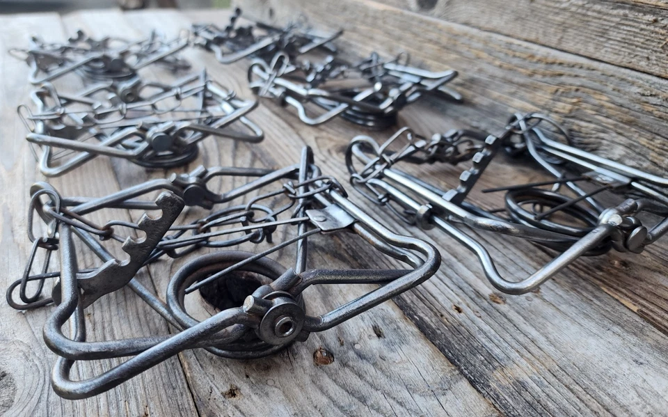 Lot of 6 Bridger 110 Body Grip Traps w/ Chains Conibear Trap For Muskrats & More - Image 3 of 4