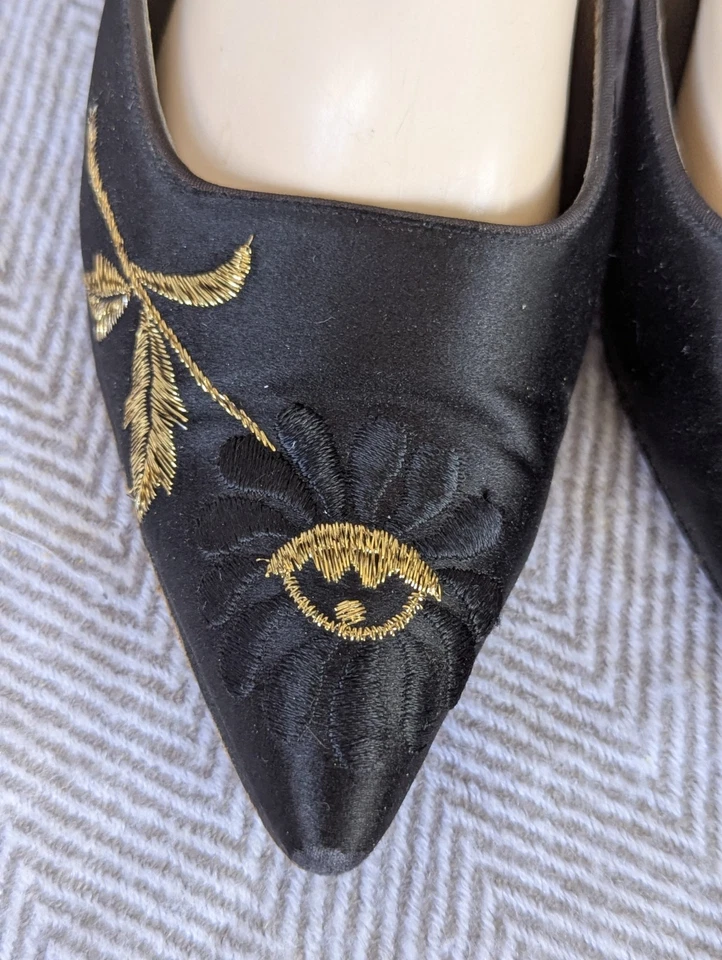 Vtg 60s Black Satin Gold Embroidery The Brown House Originals 3" Heels Pumps 8N - Image 4 of 4