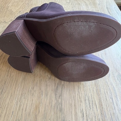 $132 TOMS Evelyn Chelsea Leather Ankle Booties Blackberry Suede Boots SIZE 7 EUC - Picture 8 of 12