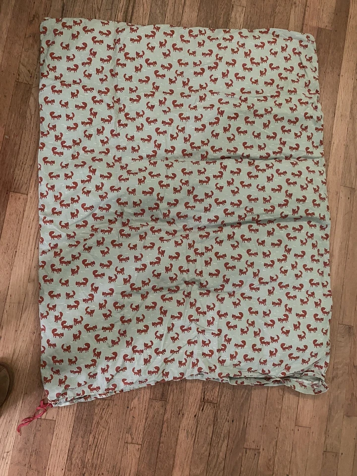 Ropa de cama hecha a medida para caperucita roja y cuna de zorro Foto 2 de 4