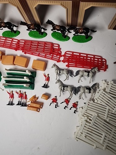 Ertl Farm Country Riding Stable Set # 4217 in Original box Missing 3 pieces - Picture 3 of 23
