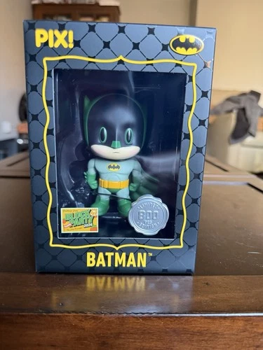 Batman le 800 Block Party Exclusive Thrilljoy Hero