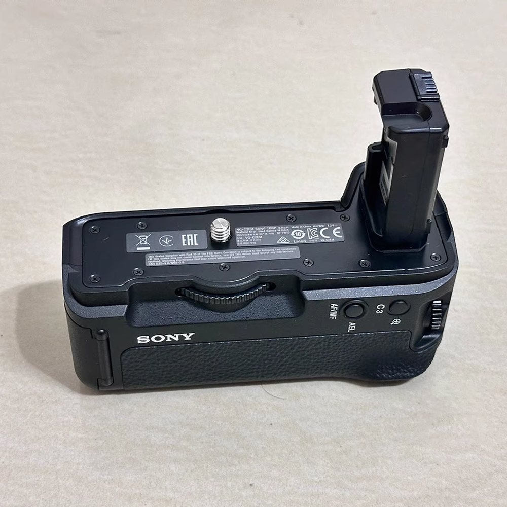 Sony VG-C2EM Battery Grip for A7II/A7rII/A7sII – Dual NP-W50