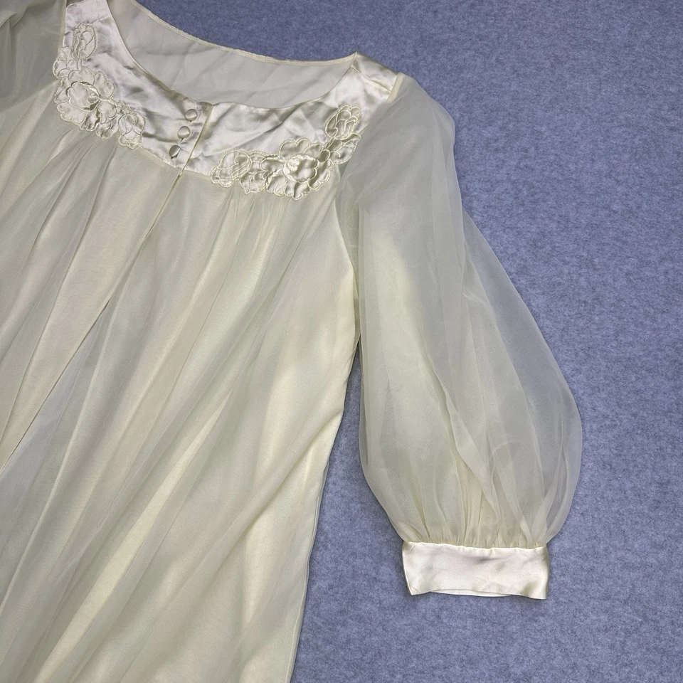 Vintage 1960s Pastel Yellow Chiffon Robe Short Puff Sleeves Nightgown Costume - Image 3 of 4