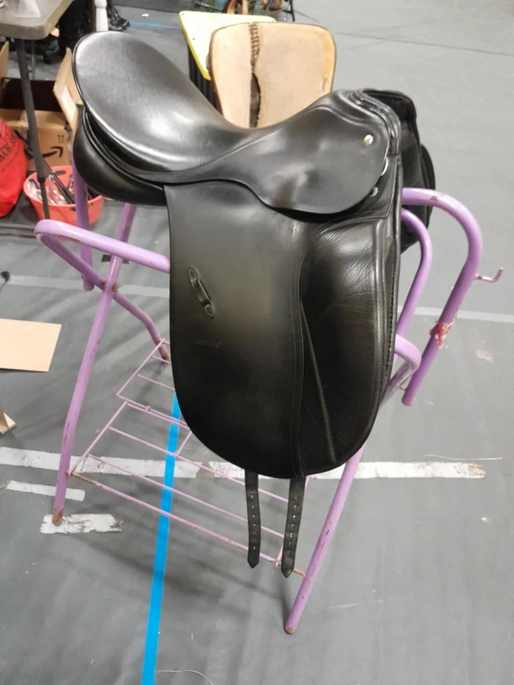 马鞍 - 17 英寸礼服鞍座 Passier Nicole's Grand Gilbert 状况良好 — 第 2/4 张图片