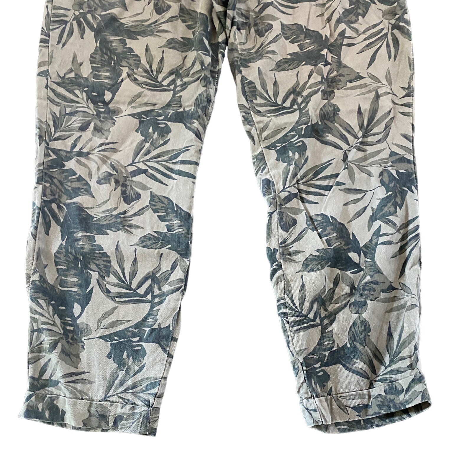 Old Navy medium drawstring jungle theme green - image 2