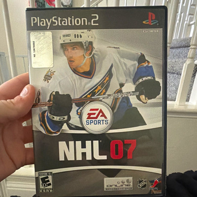 EA Sports NHL 07 Sony PlayStation 2 PS2 Online Play E10+ NTSC-U/C 2006