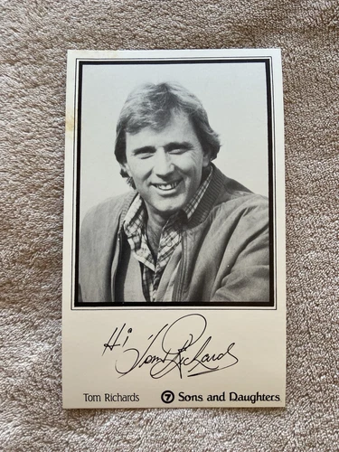 TOM RICHARDS (SONS AND DAUGHTERS) PRESIGNED  CAST FAN CARD- AUSTRALIAN TV