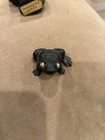 Black Coal Frog Figurine with Yellow Eyes Collectible Decor — photo 1