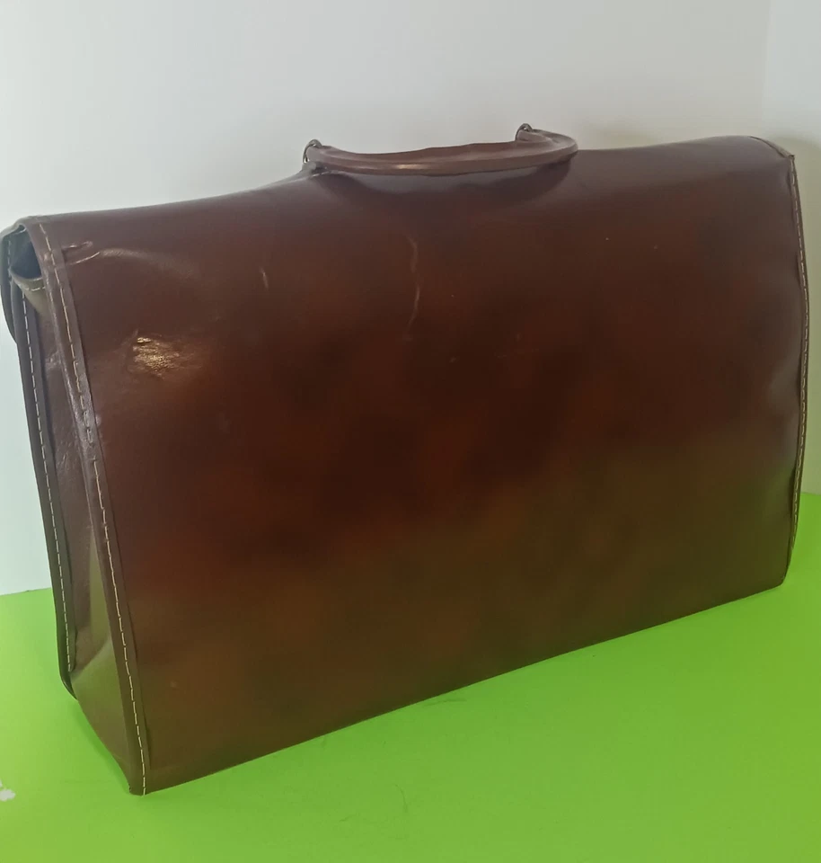 1970s Vintage Vegetable Tan Messenger Briefcase. Excellent Condition - Image 3 of 4