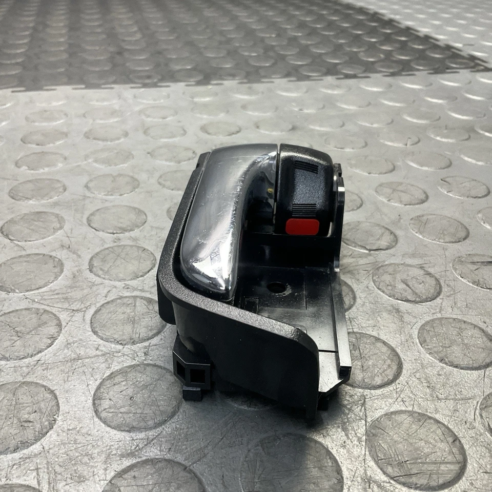 Manija interior de la puerta del lado del conductor trasero izquierdo Toyota Prius 2004-2009 OEM Foto 4 de 4