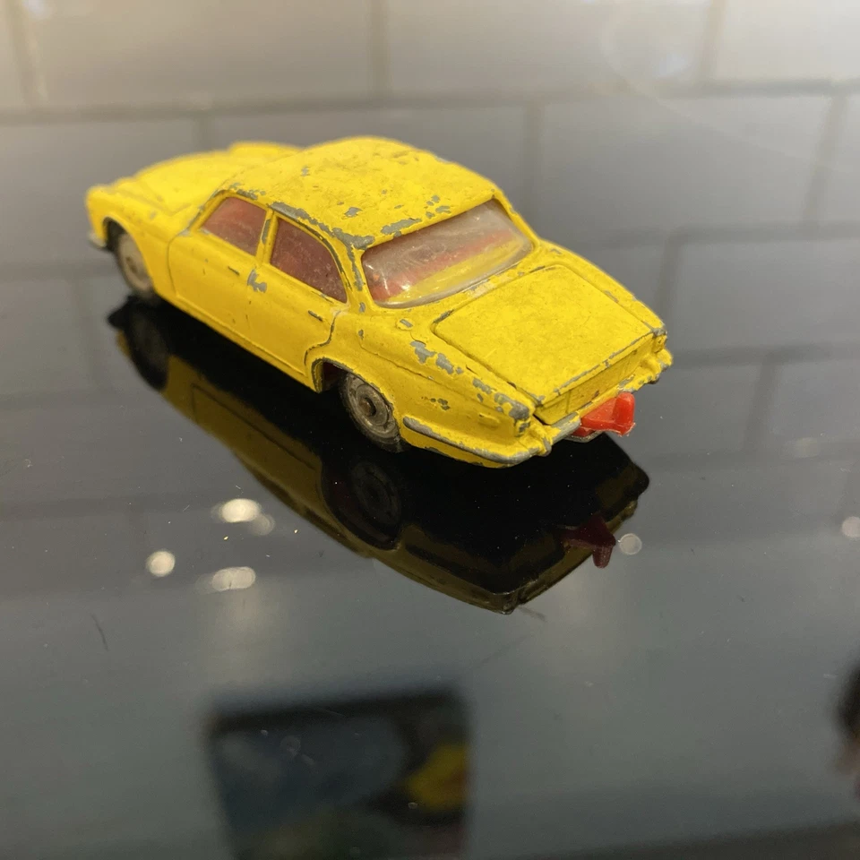 Husky Jaguar Mk 10 Car - Yellow Red Interior. #504 - Image 4 of 4