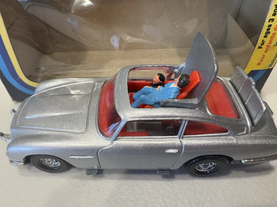JAMES BOND 007 ASTON MARTIN D.B.5 CORGI TOYS BOXED - Image 4 of 4