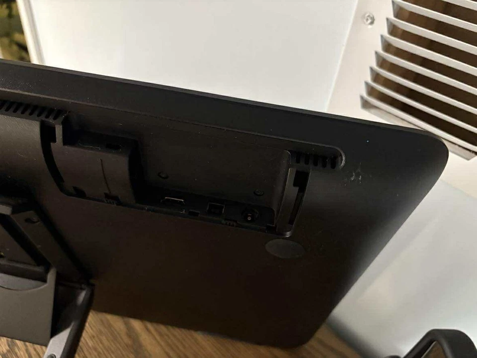 Tableta de dibujo con pantalla de lápiz Wacom Cintiq 22 DTK2260K0A **CON ACCESORIOS GRATUITOS** Foto 3 de 4